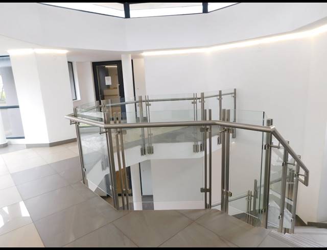 333M² OFFICE FOR SALE IN WOODMEAD
